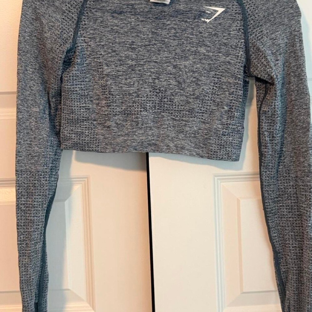 Gymshark gray heather long sleeve crop top in size M #gymshark #activewear
